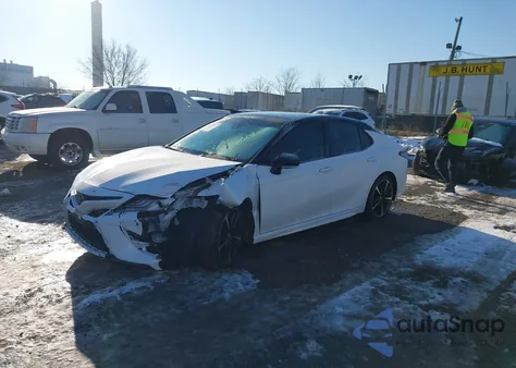 2019 Toyota Camry Xse z USA, uszkodzony, nr VIN 4T1B61HK2KU293975
